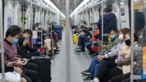 搭飞机、坐高铁还需要佩戴口罩吗?我们帮你问了问 搭飞机、坐高铁还需要佩戴口罩吗?我们帮你问了问