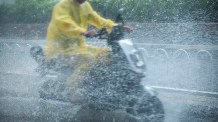 台风“米娜”正在酝酿，广东周末下雨的“魔咒”又要生效