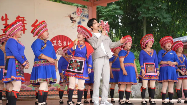 “金鸪鸪”文艺宣讲队演唱《彩云追月》