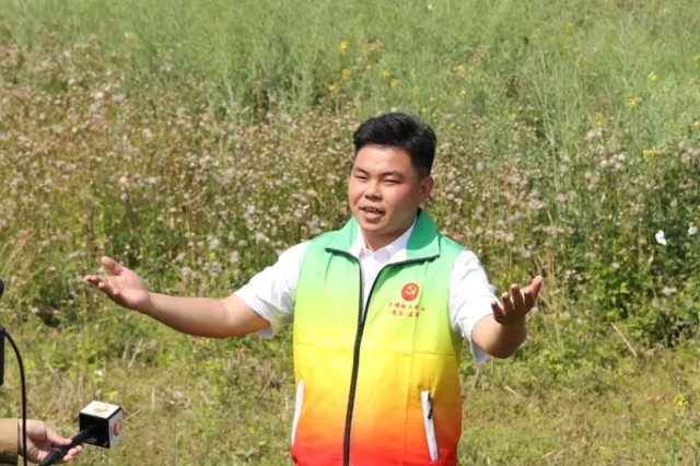 宣讲员在演唱咸水歌