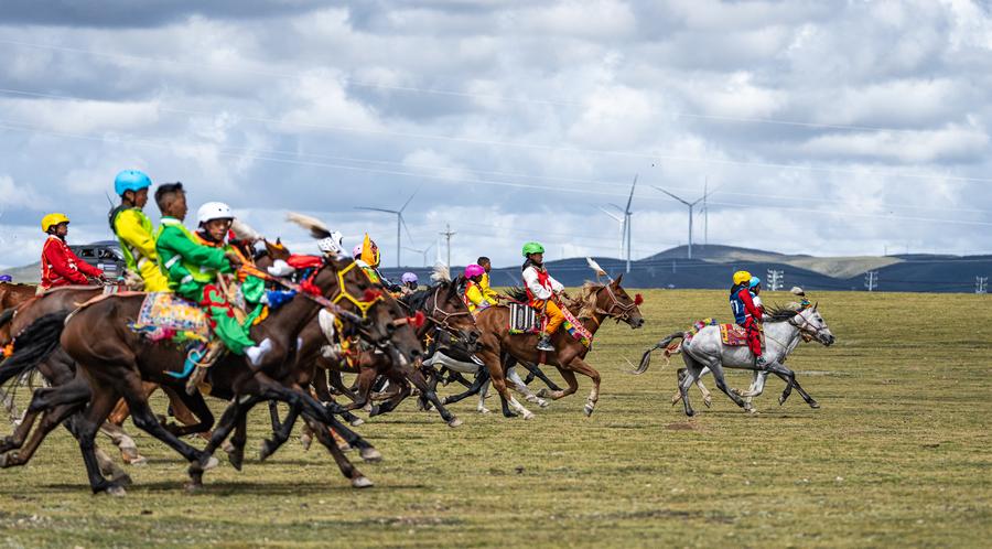 Traditional horse racing festival in Nagqu showcases ethnic sports, cultural activities