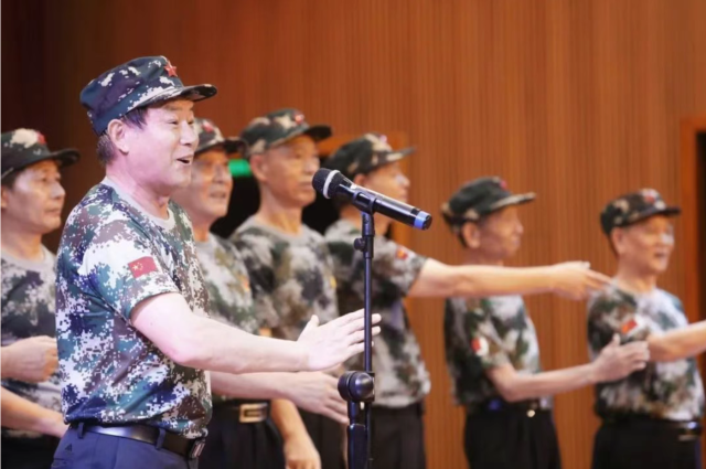 男声小组唱《游击队之歌》《弹起我心爱的土琵琶》