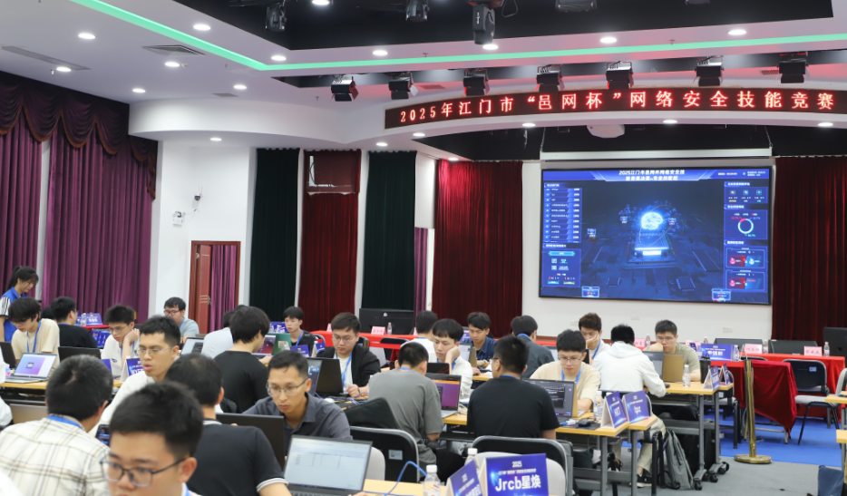 专业技能组32支战队正进行紧张的攻防对抗