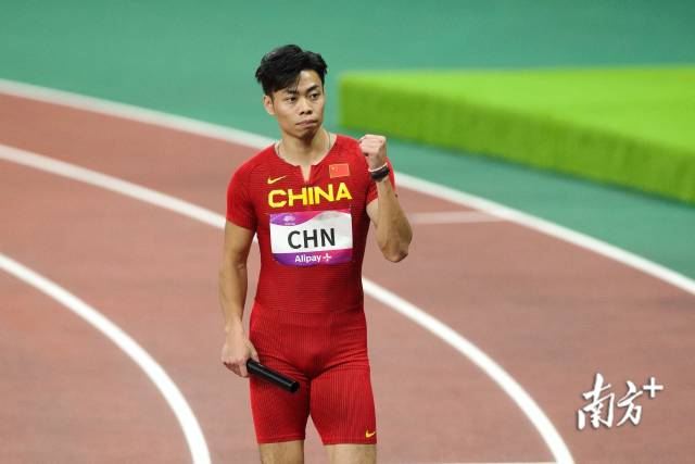 陈冠锋首棒出战。