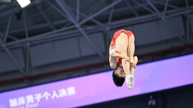 严浪宇摘得亚运蹦床男子个人金牌