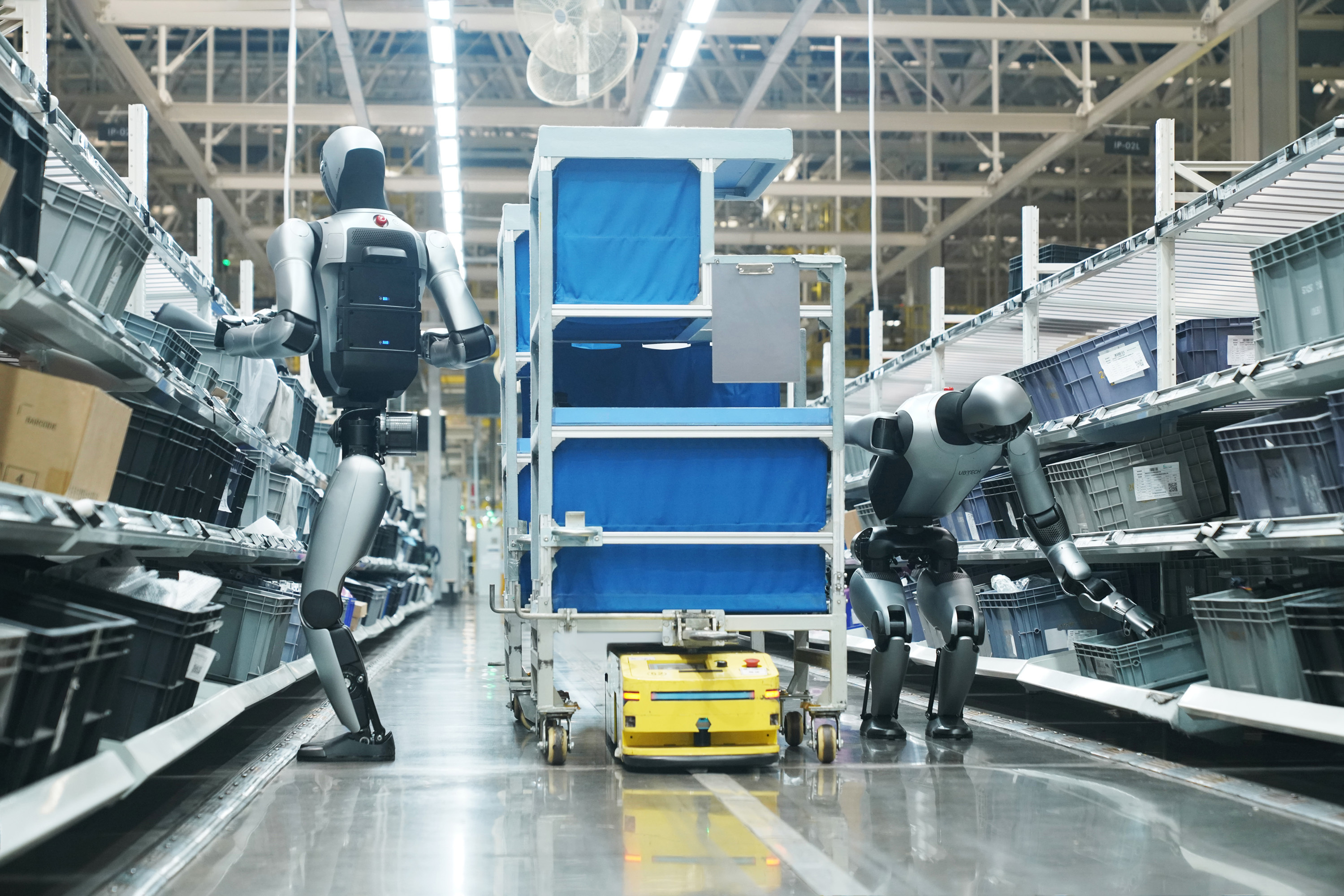 Walker S2可实现±162°腰部灵活转动和远距离抓取 受访者 供图