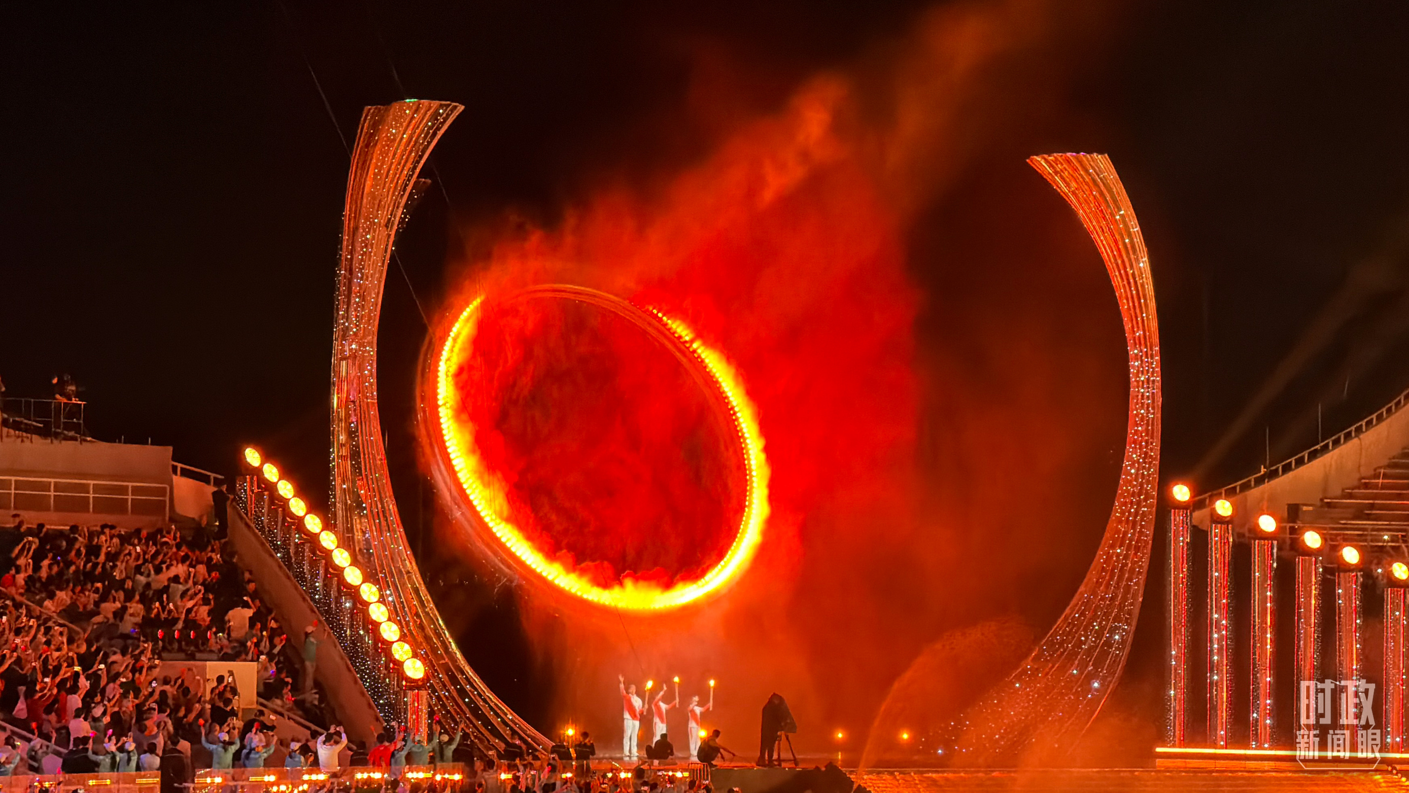 第十五届全运会主火炬点燃环节。（总台央视记者范一鸣、蒋硕拍摄）