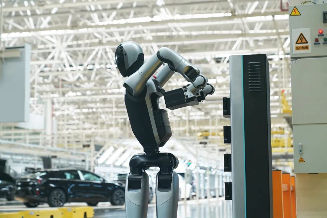 Walker S2是全球首个实现3分钟自主换电的人形机器人 受访者 供图