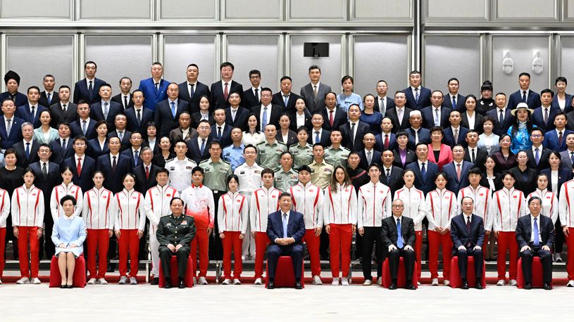 Xi Jinping rencontre des personnalités sportives nationales