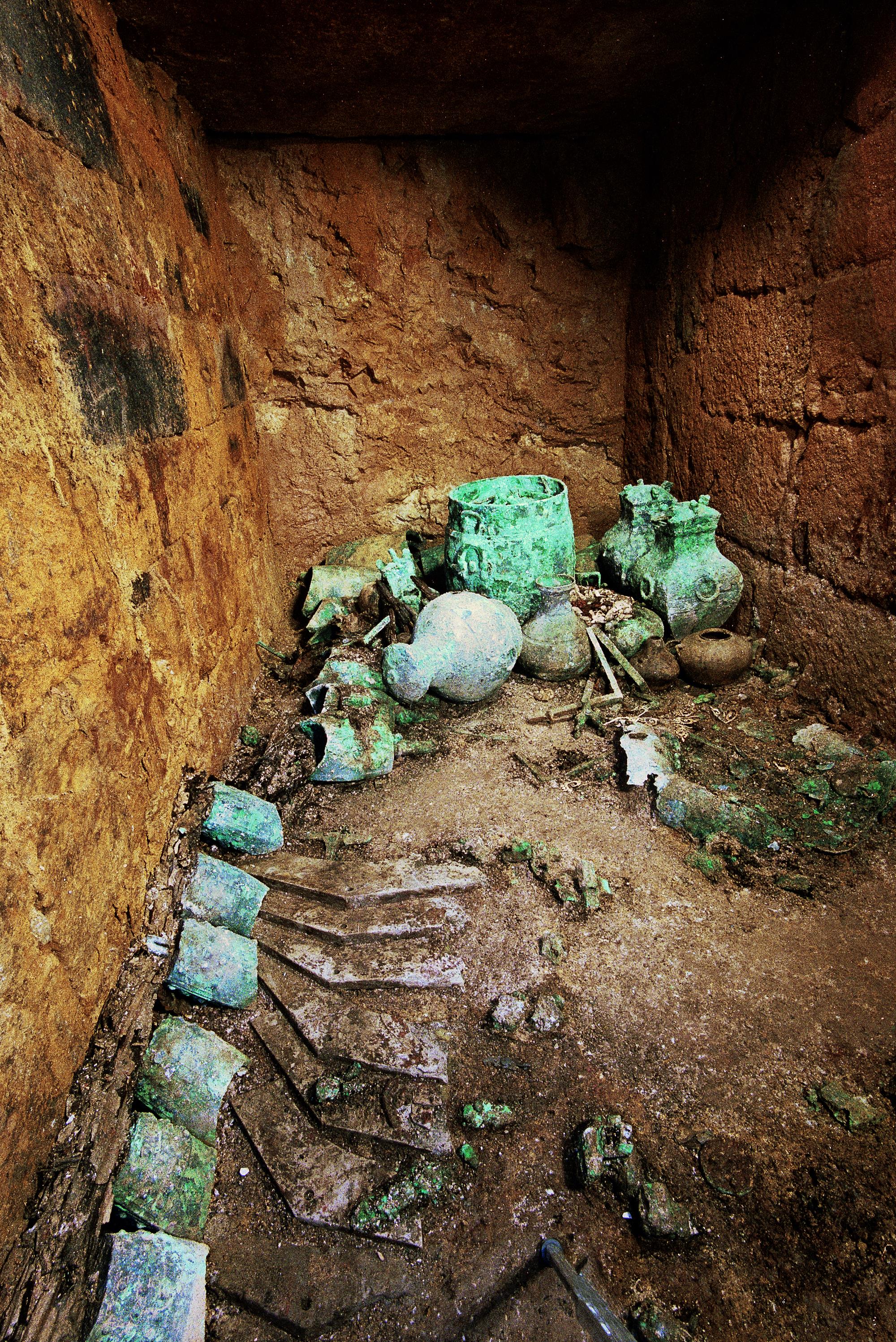 △西汉铜甬钟 南越王博物院藏