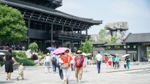 群文场景出圈,国潮消费升温!广州市文化馆“五一”日均迎客超1.2万人次 群文场景出圈,国潮消费升温!广州市文化馆“五一”日均迎客超1.2万人次