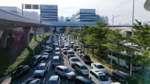 首次突破2.7万辆次 港珠澳大桥单日车流量创新高 首次突破2.7万辆次 港珠澳大桥单日车流量创新高