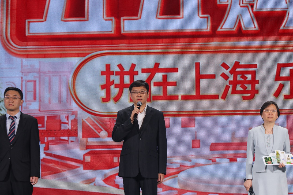 　　5月1日，在2025国际消费季暨第六届“五五购物节”启动仪式上，拼多多集团高级副总裁、首席发展官朱政宣布该平台投入50亿元助力今年的“五五购物节”。李思轩▏摄