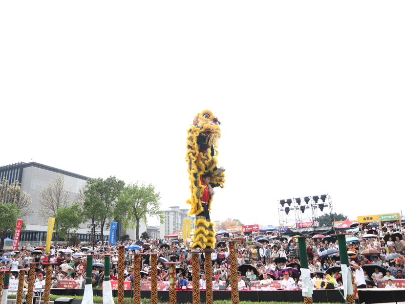 　“黄飞鸿杯”狮王争霸赛