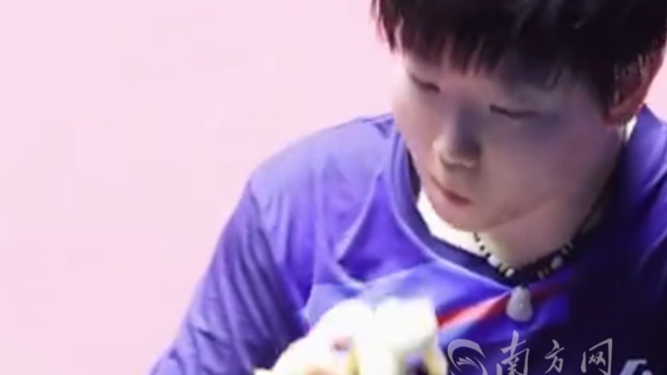 孙颖莎比赛中场吃香蕉：不吃香蕉就要没劲了