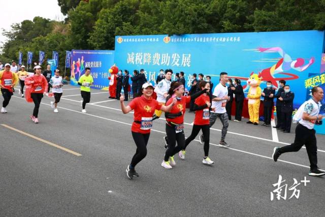 海陵岛马拉松。