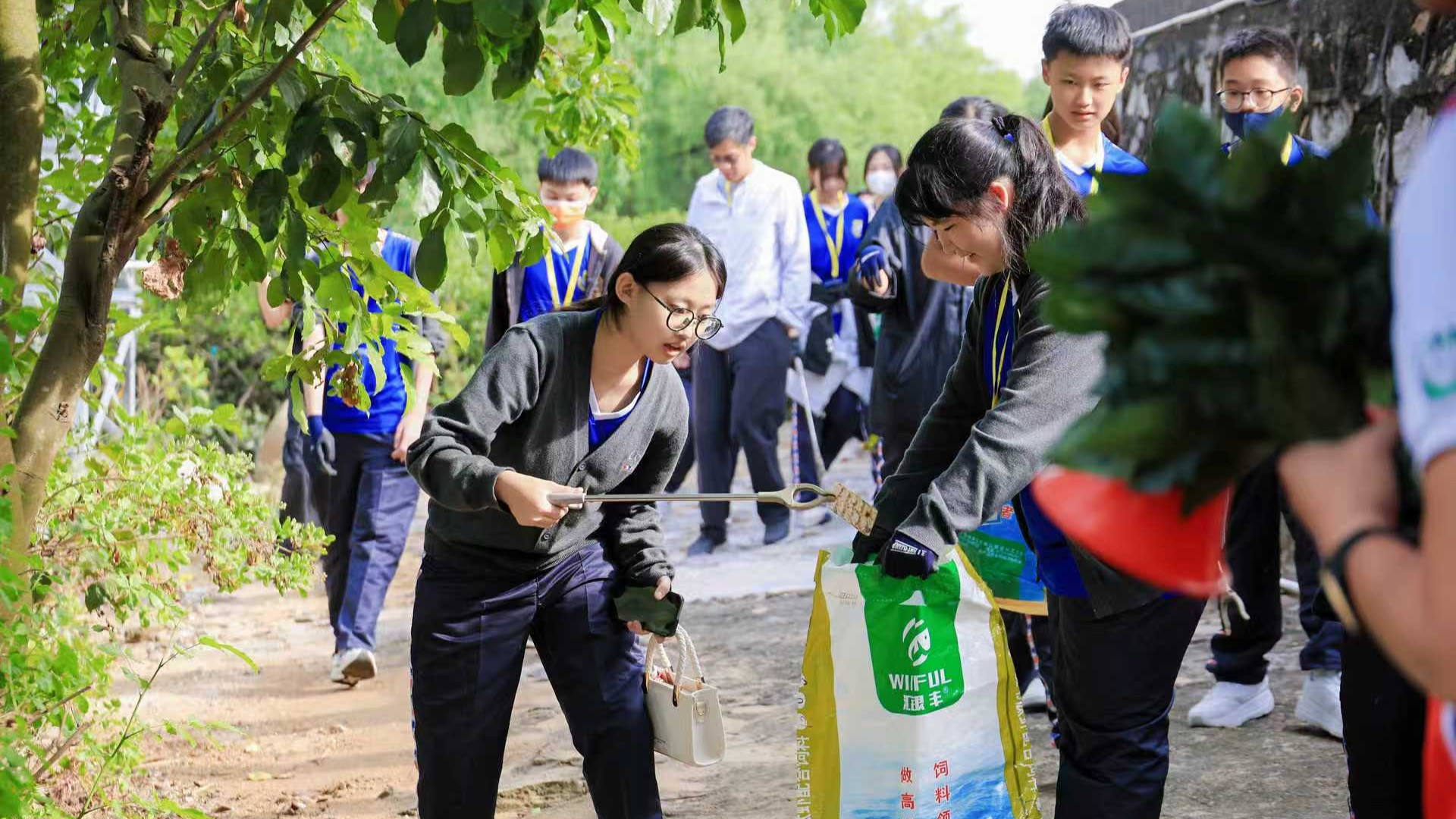 Youth volunteers from Guangzhou, Hong Kong, Macao, and Shenzhen protect Nansha's ecology together