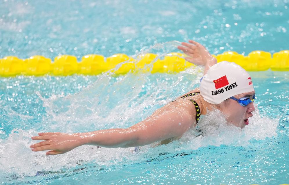 　　11月13日，江苏队选手张雨霏在比赛中。最终，她晋级决赛。当日，第十五届全国运动会游泳女子200米蝶泳半决赛在广东省深圳市举行。新华社记者 薛宇舸 摄