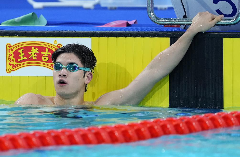　　11月13日，浙江队选手潘展乐在比赛后。最终，他晋级决赛。当日，第十五届全国运动会游泳男子100米自由泳半决赛在深圳举行。新华社记者 杜宇 摄
