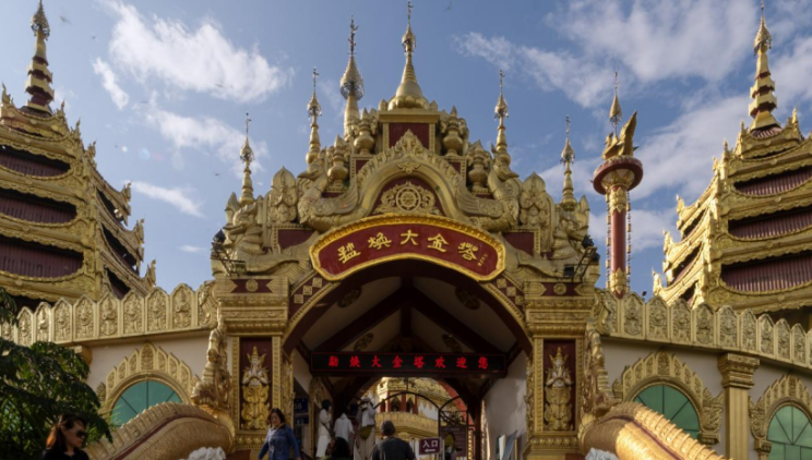 芒市金银双塔：傣族佛教建筑的巅峰之作｜古建光影