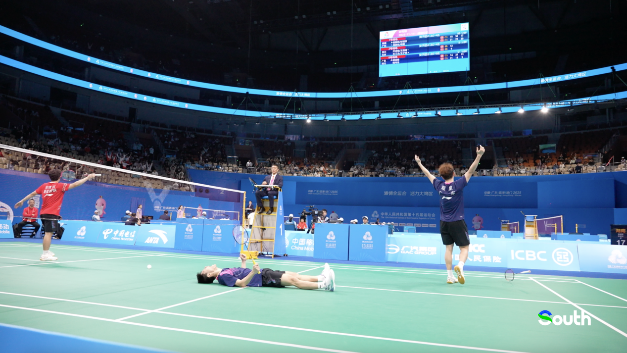 Guangdong claims bronze in nail-biter in 15th National Games men's badminton team event