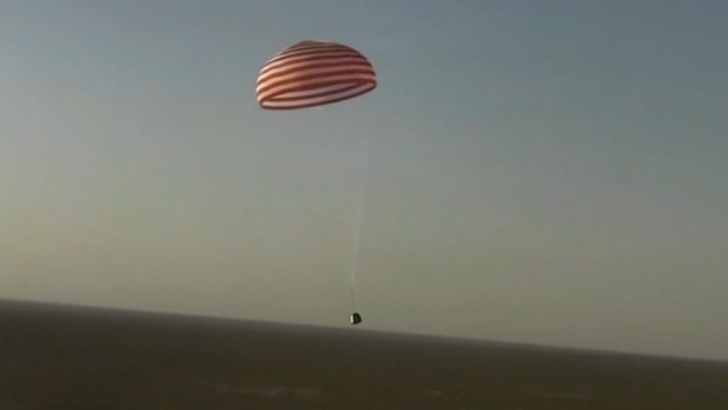 飞船返回舱成功着陆 神二十乘组三名航天员到家了！