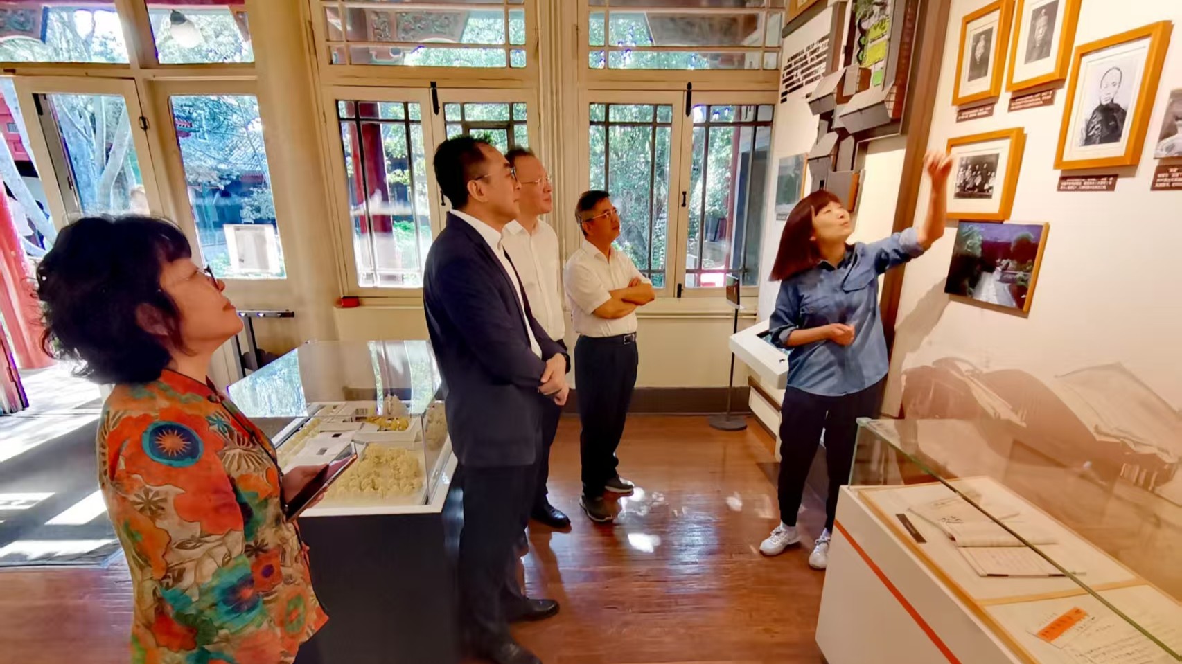 “笔端影戏：红线女与中国文学经典的对话主题展”在北京开幕