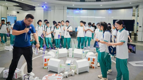 院校携手开展科普研学活动，促学生科学素质提升