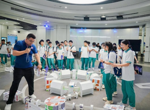 专家讲解粒子加速器模型