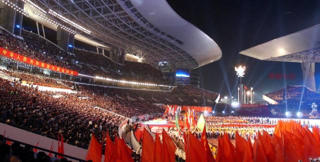 2001年11月11日，九运会开幕式在广州奥林匹克体育中心举行。