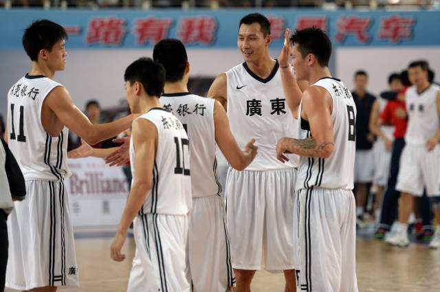 第十二届全运会男子篮球成年组决赛广东队夺冠。