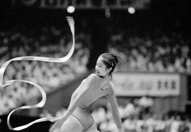 第五届全运会艺术体操比赛中广东队的黄贤媛获全能冠军。
