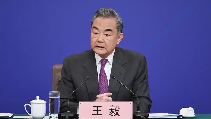 王毅就“南海仲裁案”闡明中方立場(chǎng)