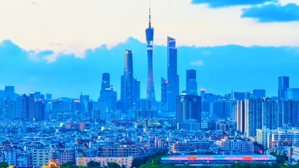 Winds rise in Lingnan, seeking spring mountains together