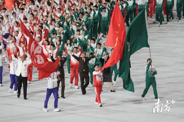 十五运会东道主广东、香港、澳门体育代表团。这是粤港澳三地首次携手承办全运会。 十五运会东道主广东、香港、澳门体育代表团。这是粤港澳三地首次携手承办全运会。