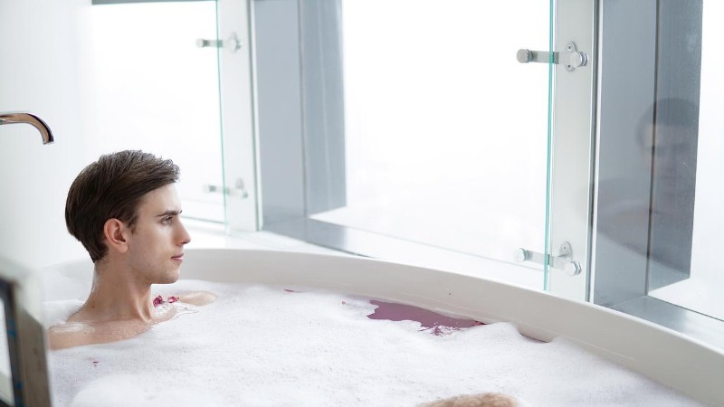 冬天洗澡“偷点儿懒”，反而对身体好