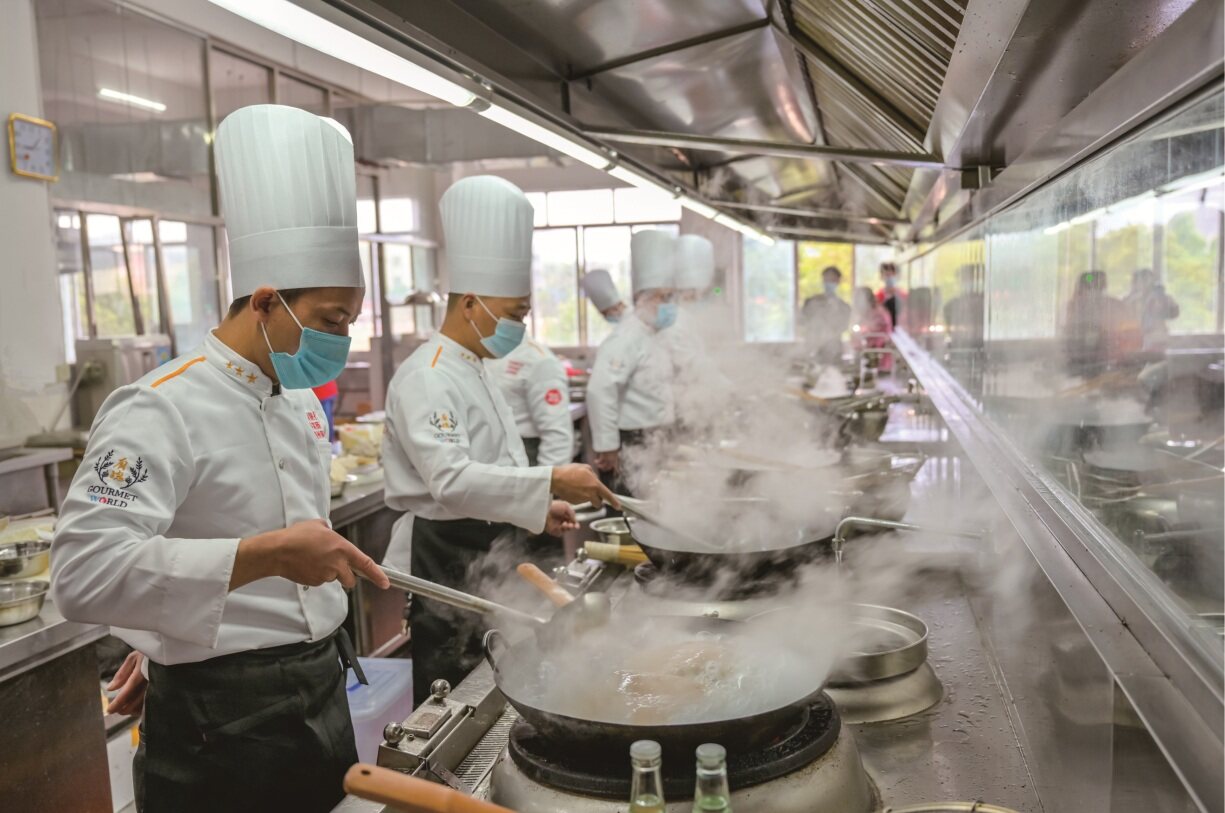 2021年底，连州市“粤菜师傅”工程传统特色美食烹饪技能大赛现场。（资料图） 