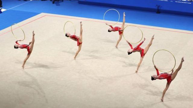 再添一金！中国队夺得艺术体操集体5圈金牌