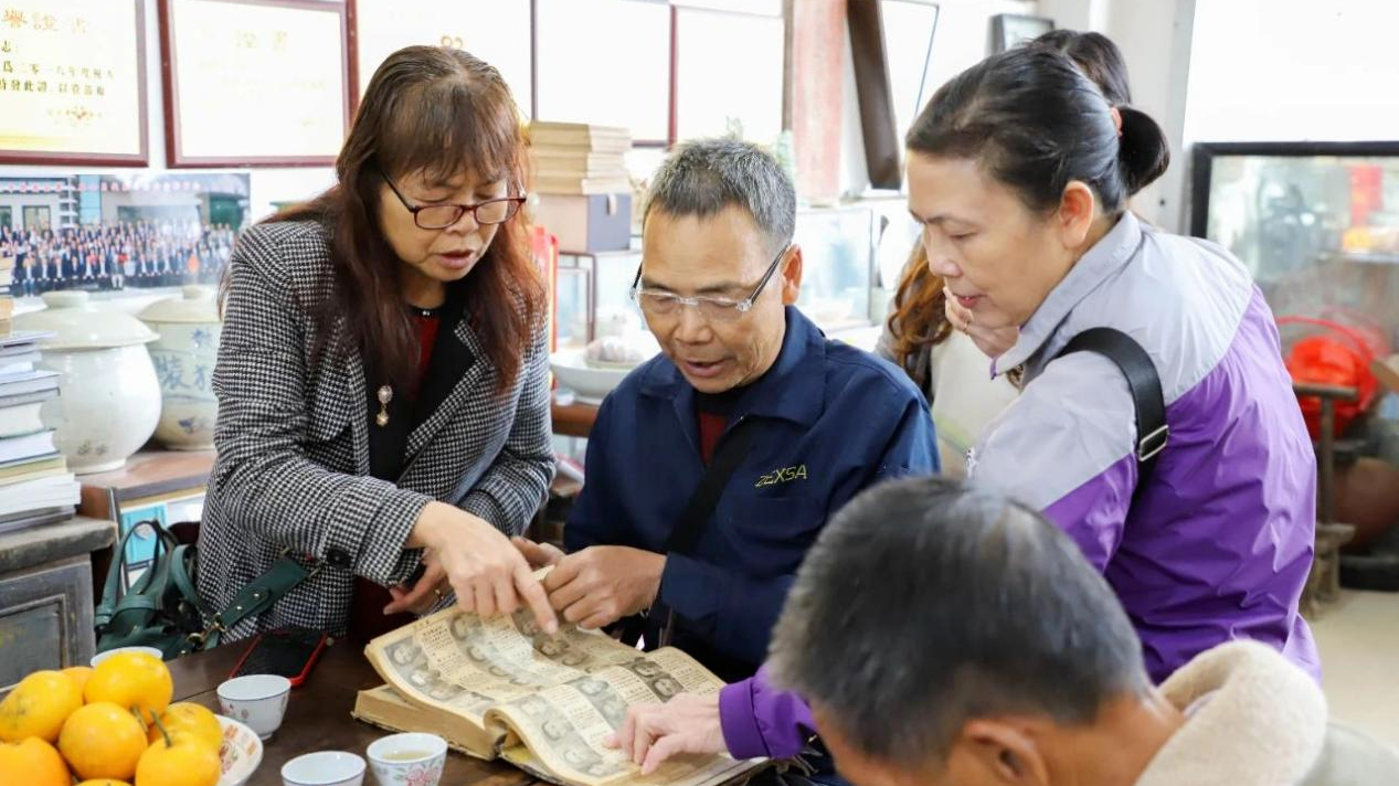 An 'old book' helps overseas Chinese to seek their homeland