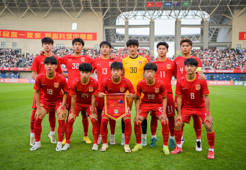6月1日，在内蒙古自治区呼和浩特市举行的2025CFA中国之队呼和浩特国际足球锦标赛中，中国U16国家队5比2战胜澳大利亚U16国家队。新华社发（孟和朝鲁摄）
