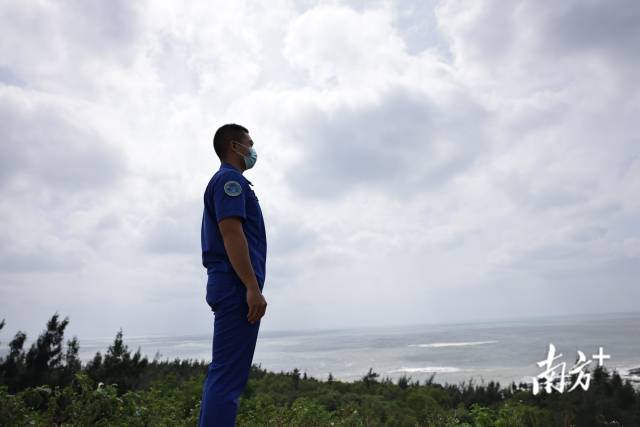 发射场测控站内。 发射场测控站内。