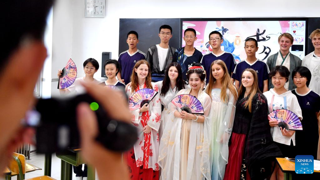 U.S. students, teachers experience Chinese culture on Qixi Festival in N China's Hebei