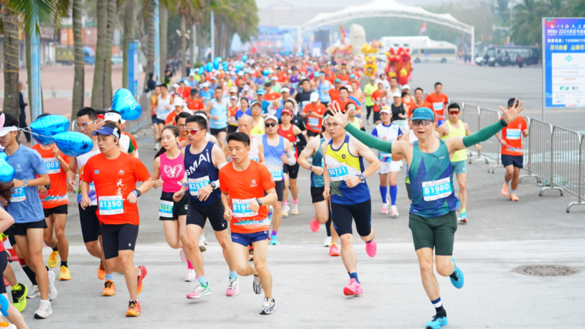 用脚步丈量“滨海绿城”之美 2024茂名马拉松赛鸣枪起跑