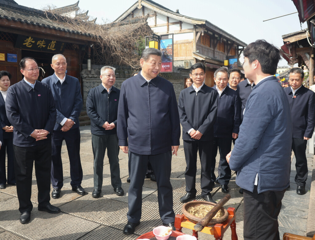 2024年3月19日，习近平总书记在湖南常德河街考察。