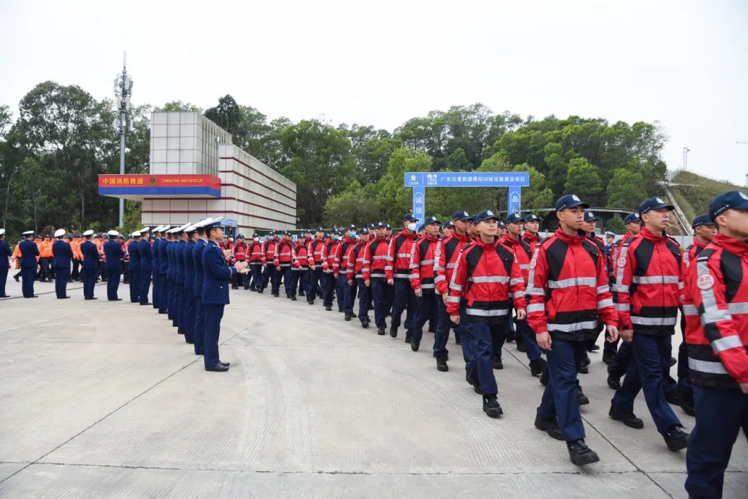 国情研习班学员进入营区