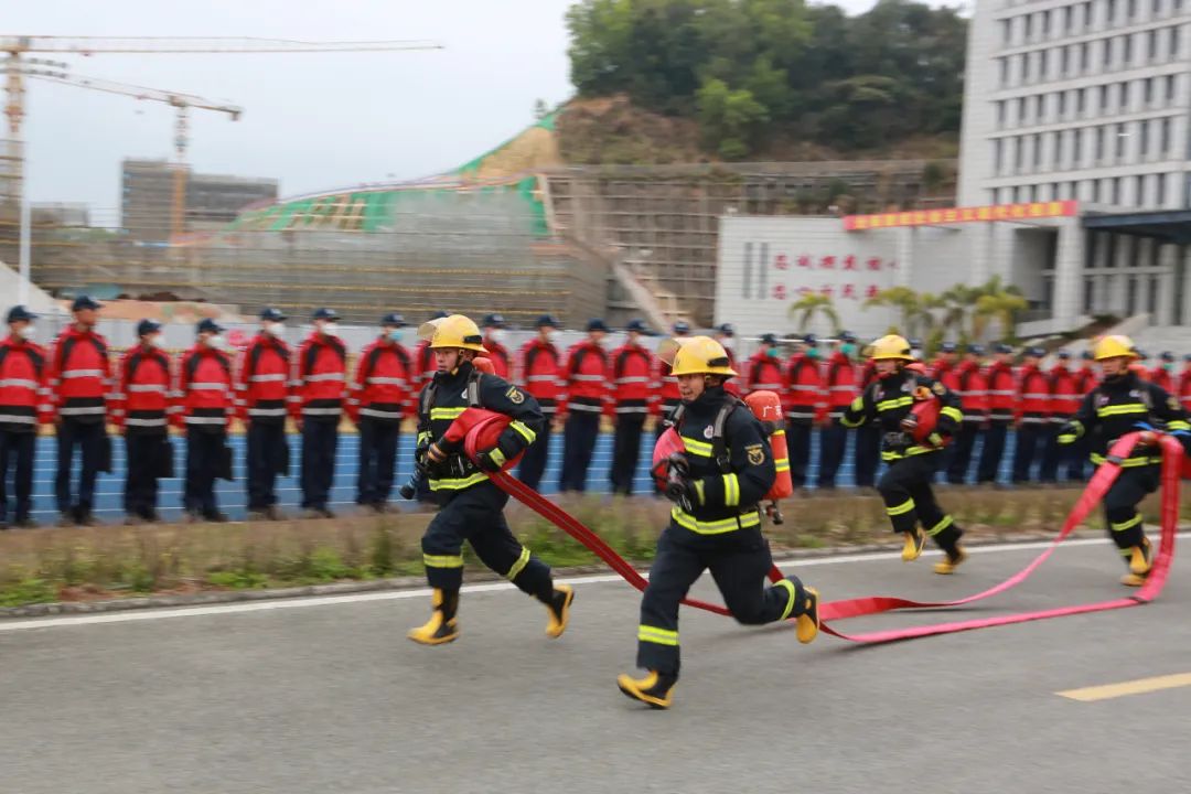 观摩广东省消防救援总队新训团训练演示
