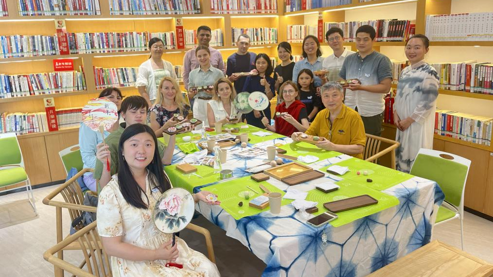 Guangzhou's Jiaomenhe International Neighborhood unveils new logo and mascot