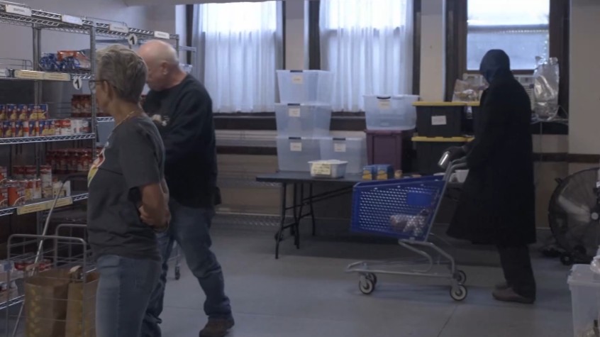 美政府“停摆”致多个资助项目暂停 美民众受严重冲击