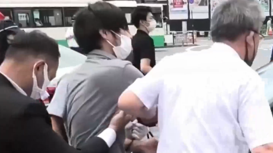 日本前首相安倍晋三遇刺案今日开庭 量刑成争议焦点