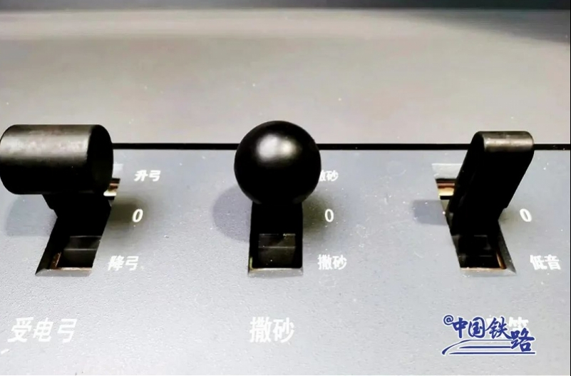 撒砂控制器。来源：中国铁路微信公号